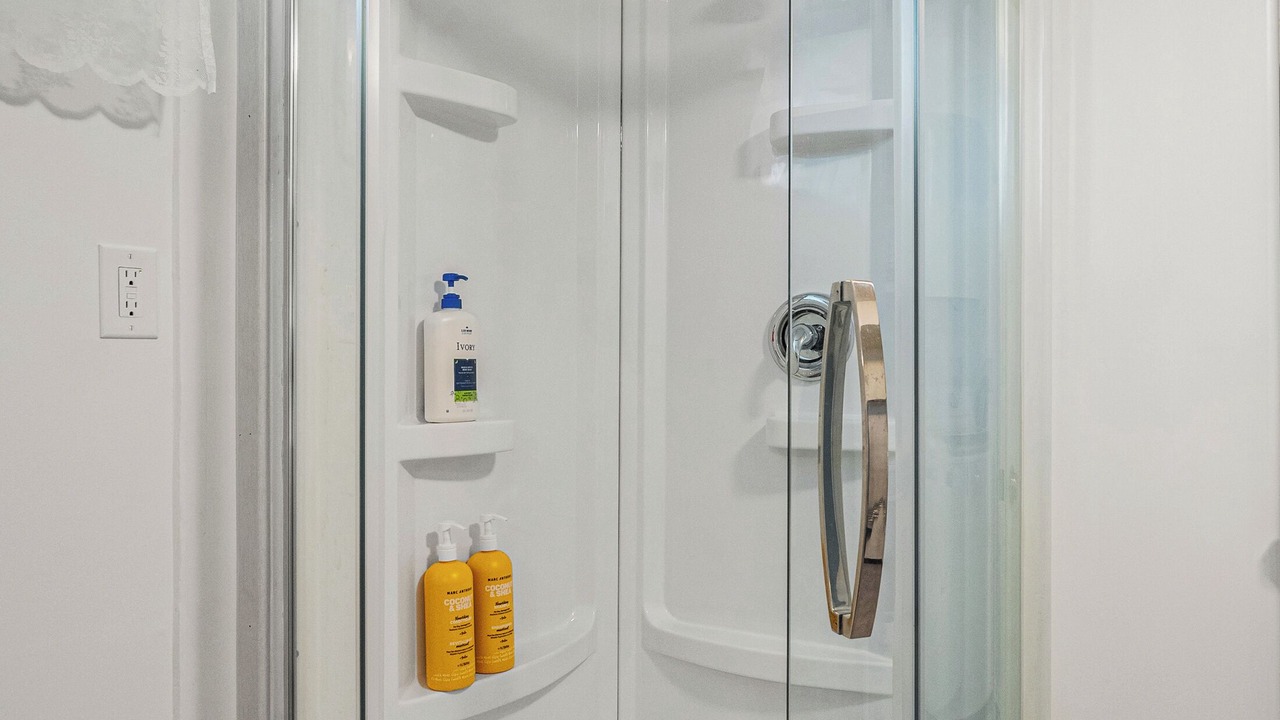 Photo of Bathroom in Forest Lawn