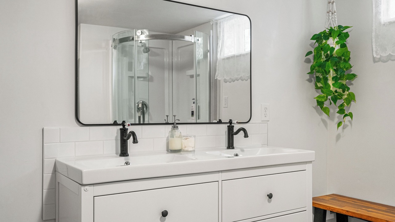 Photo of Bathroom in Forest Lawn