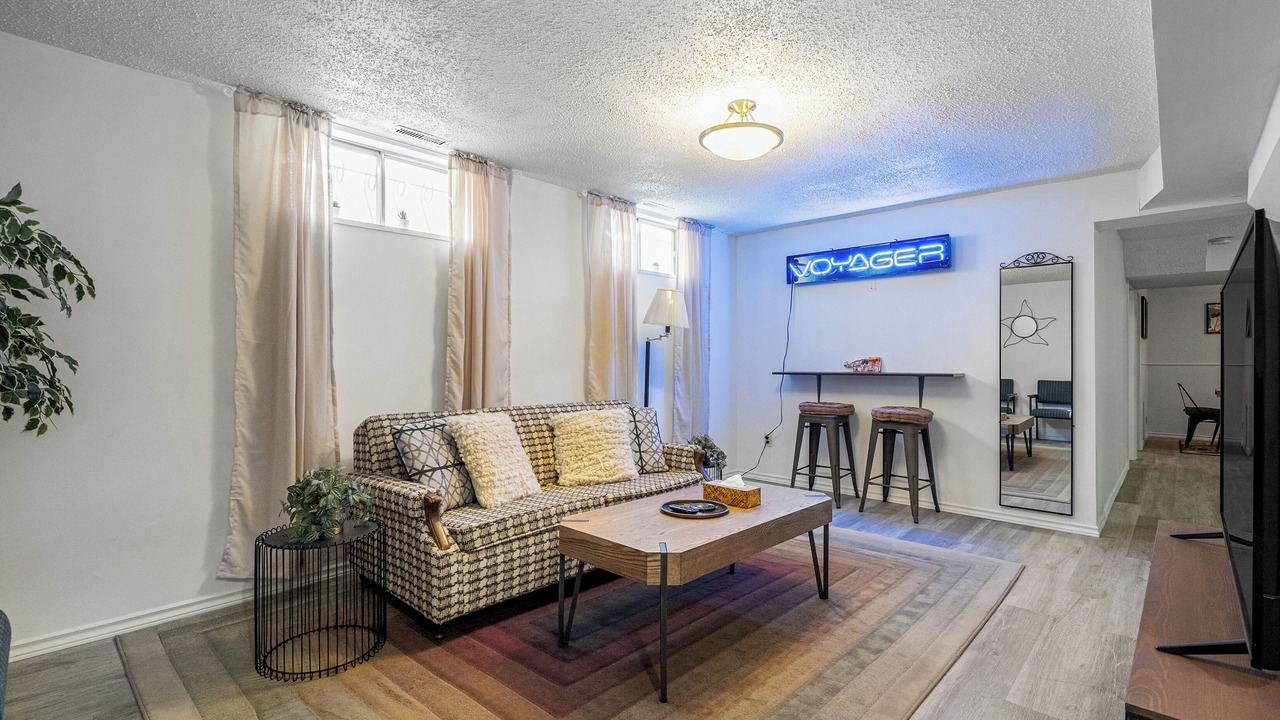 Photo of Livingroom in Forest Lawn
