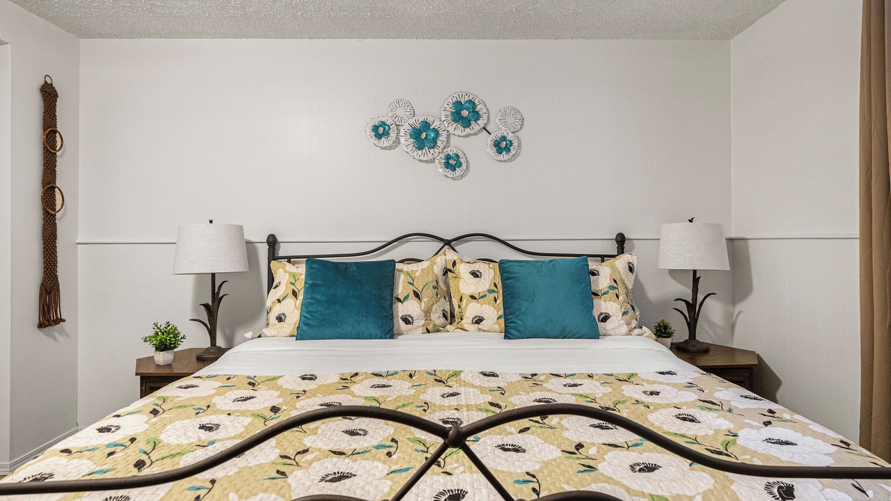 Photo of Bedroom in Forest Lawn