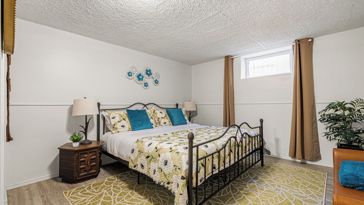 Photo of Bedroom in Forest Lawn