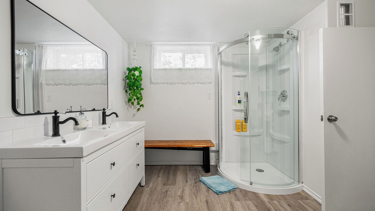 Photo of Bathroom in Forest Lawn