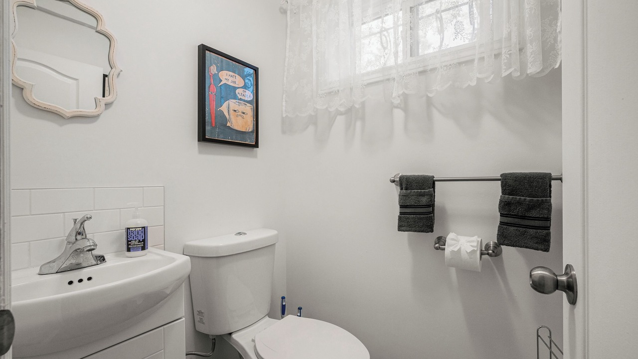 Photo of Bathroom in Forest Lawn
