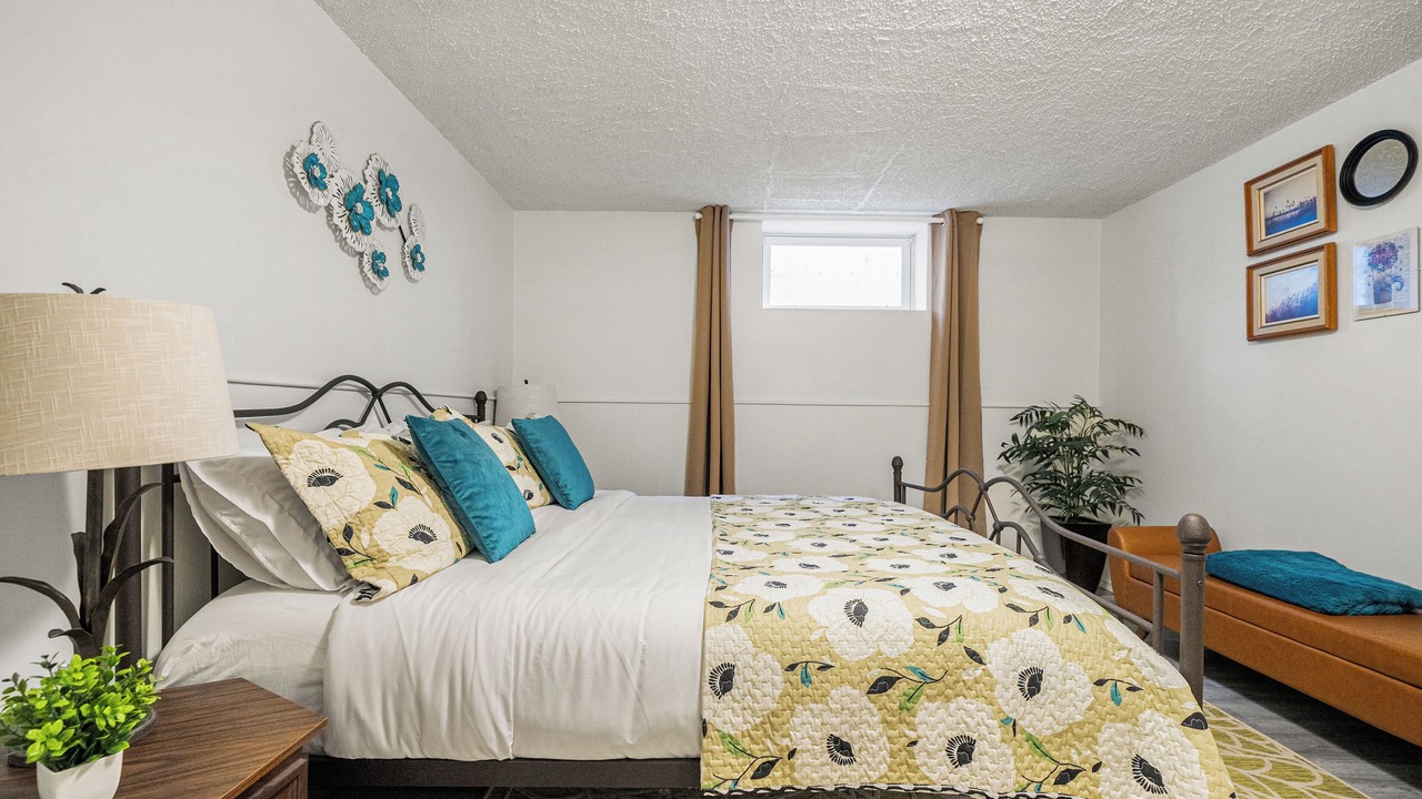 Photo of Bedroom in Forest Lawn