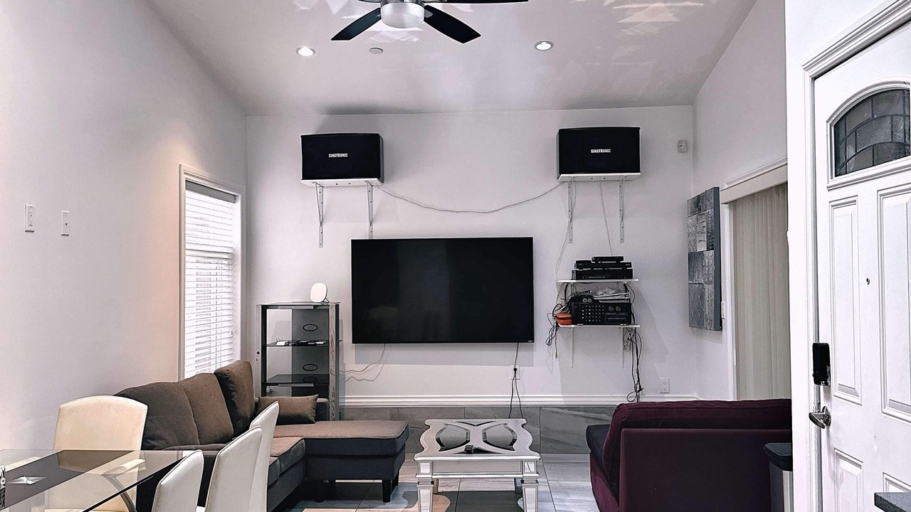 Photo of Livingroom in Fraserview