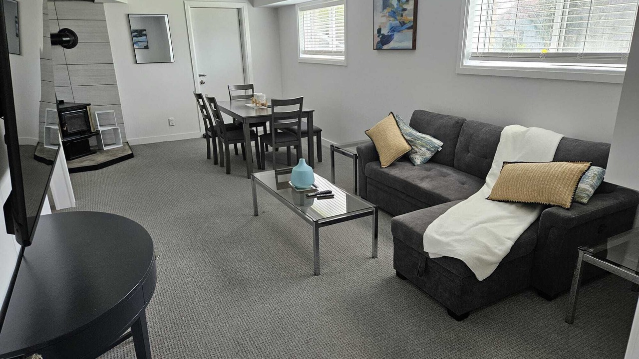 Photo of Livingroom in Quinte West