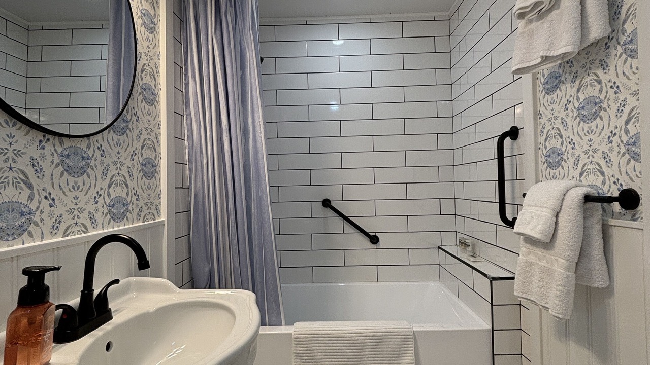 Photo of Bathroom in Aspy Bay