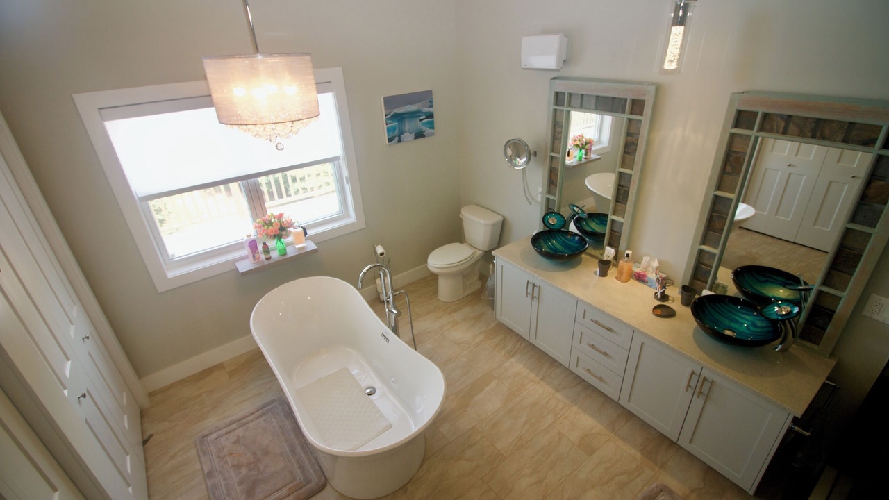 Photo of Bathroom in Darnley