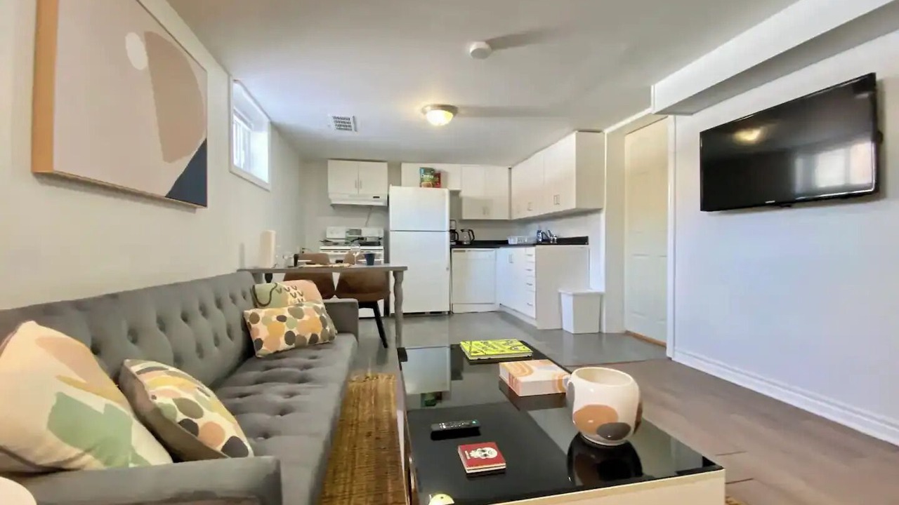 Photo of Livingroom in Clairlea