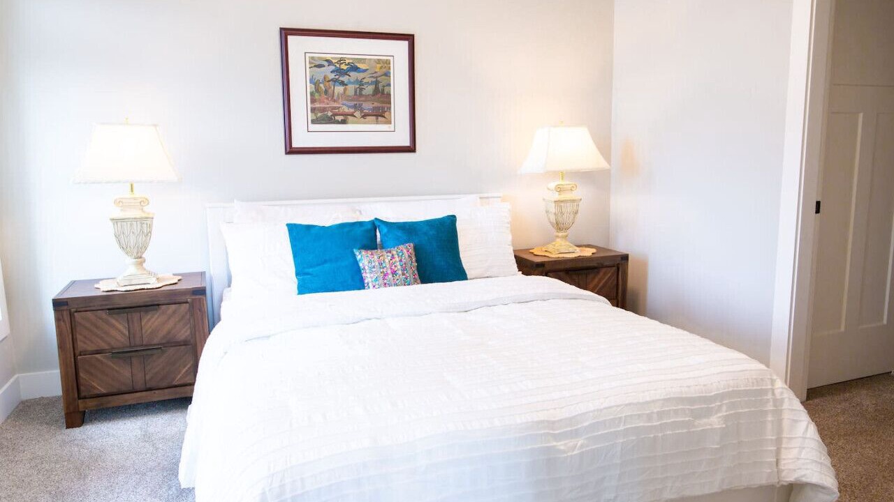 Photo of Bedroom in Harrison Hot Springs