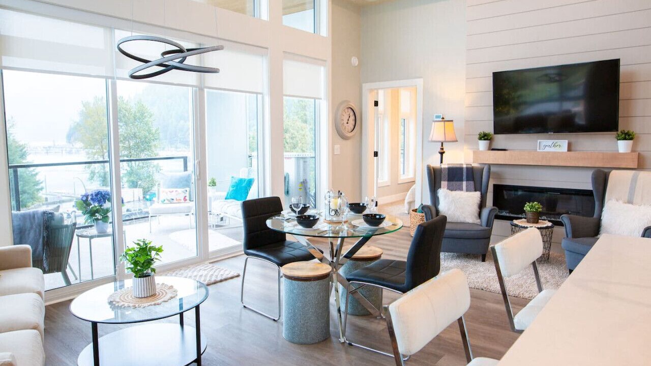 Photo of Livingroom in Harrison Hot Springs
