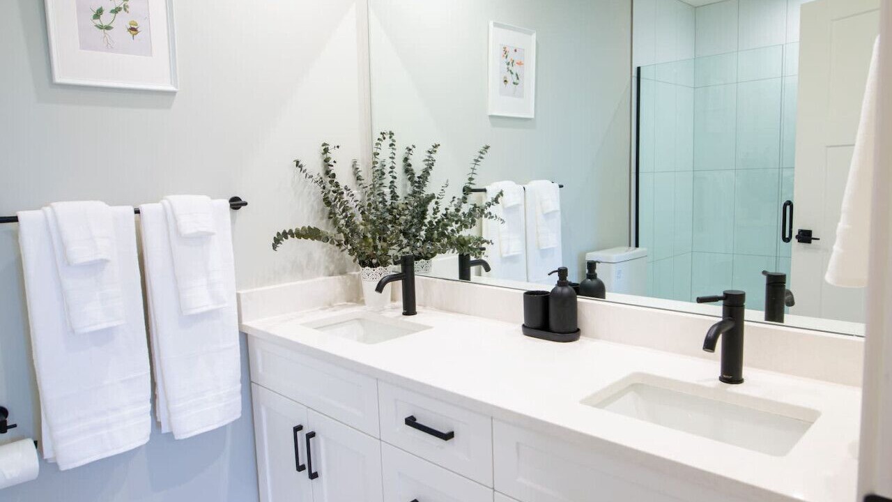 Photo of Bathroom in Harrison Hot Springs