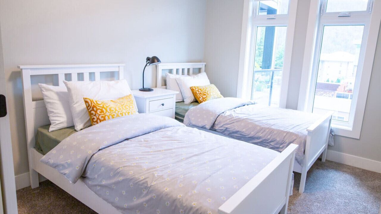 Photo of Bedroom in Harrison Hot Springs