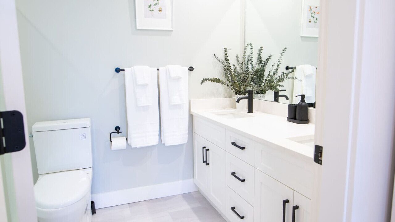 Photo of Bathroom in Harrison Hot Springs