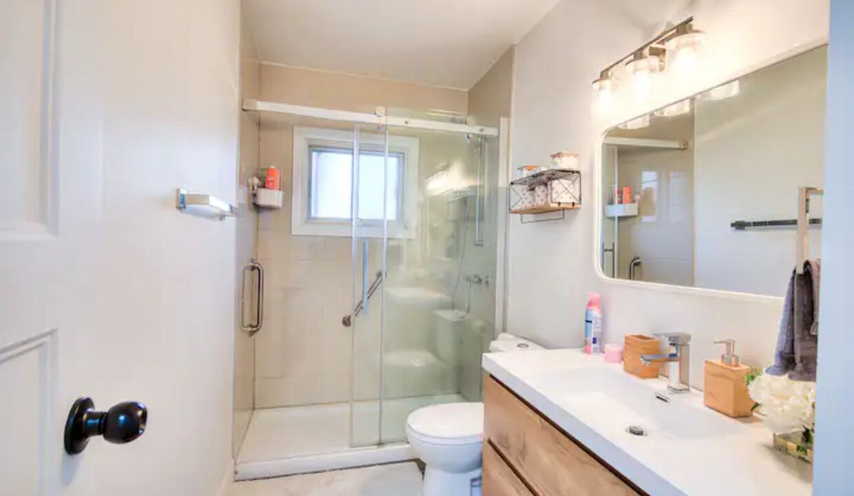 Photo of Bathroom in Candiac