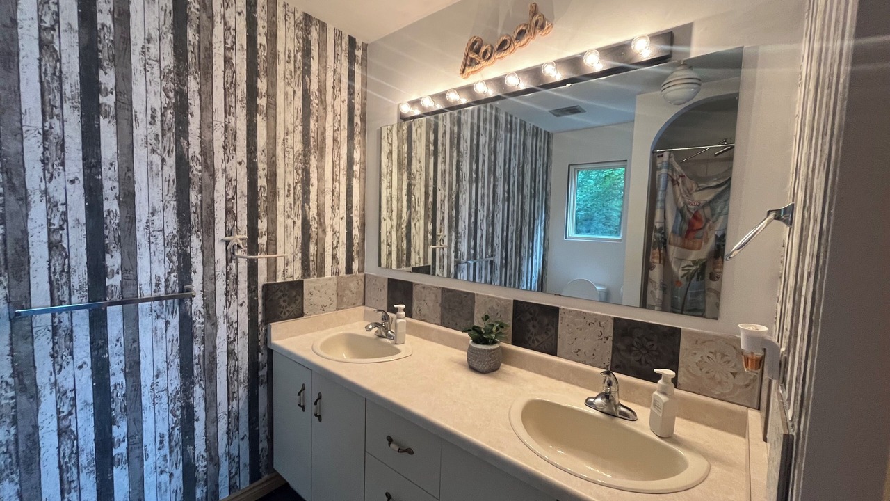 Photo of Bathroom in Utterson