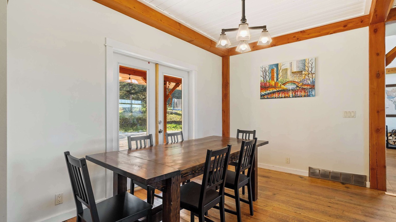 Photo of Livingroom in Millarville