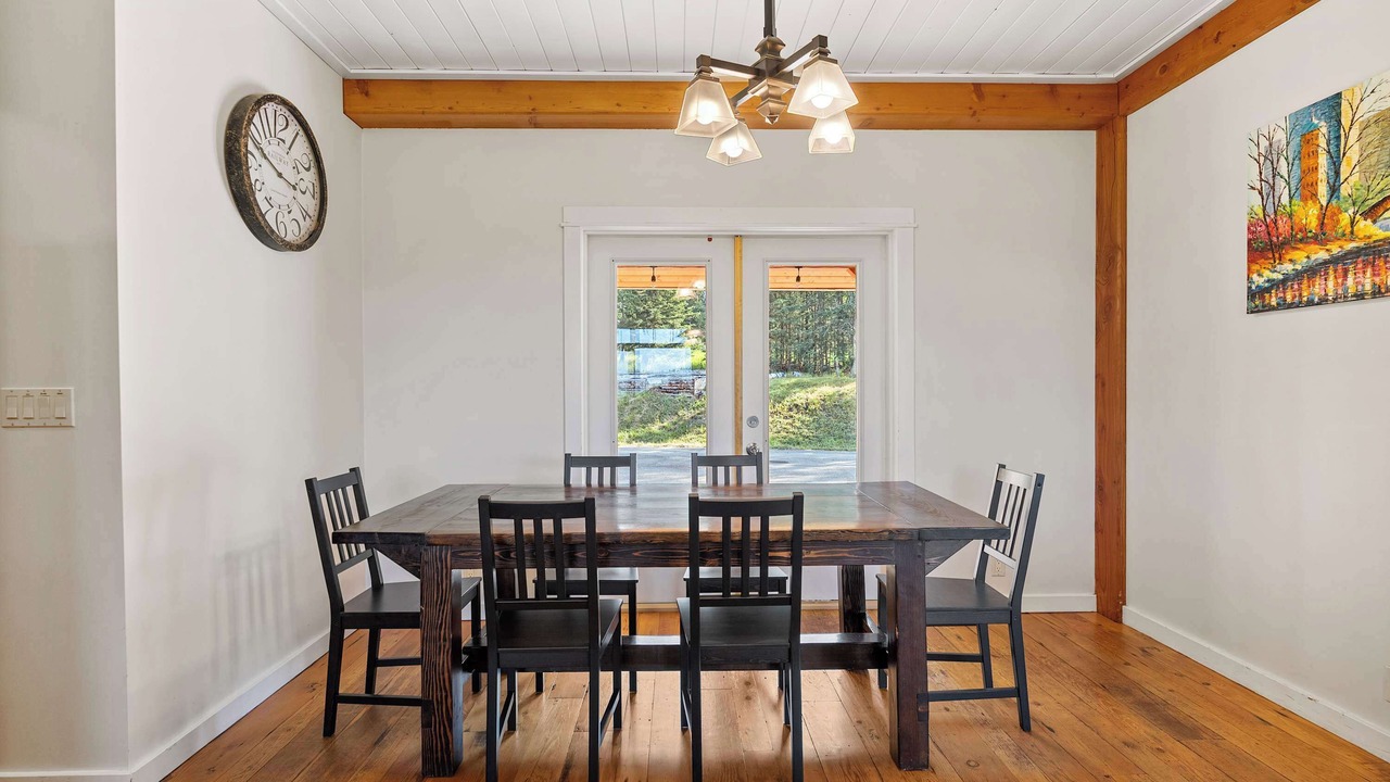 Photo of Livingroom in Millarville