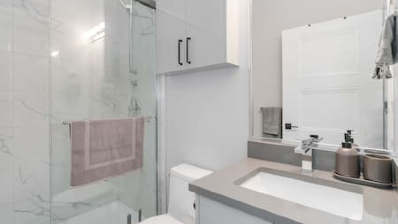 Photo of Bathroom in Sunset