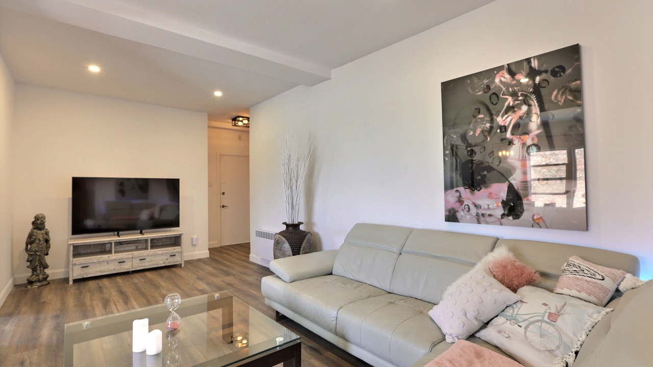 Photo of Livingroom in Desjardins