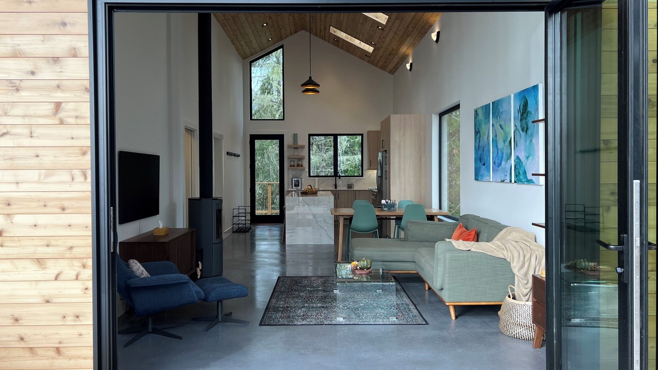 Photo of Livingroom in Juan de Fuca Electoral Area
