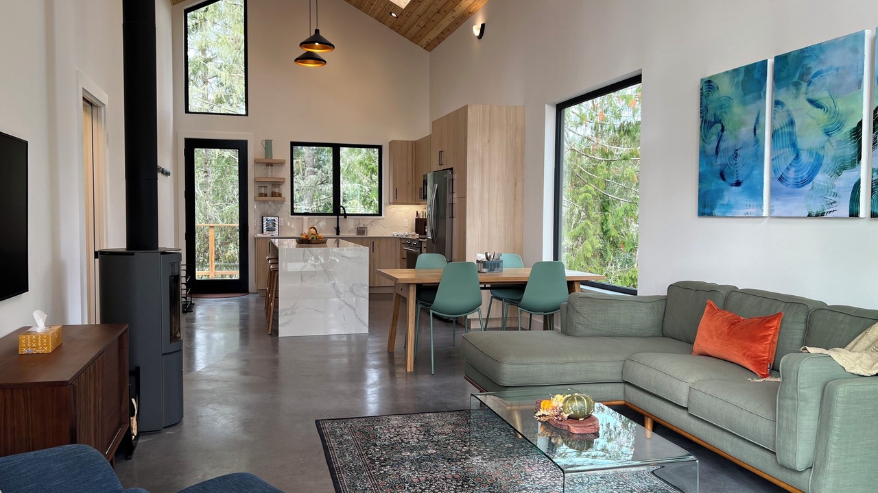 Photo of Livingroom in Juan de Fuca Electoral Area