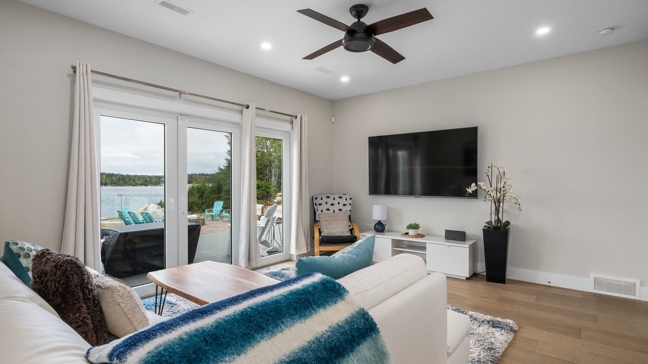Photo of Livingroom in Bayside