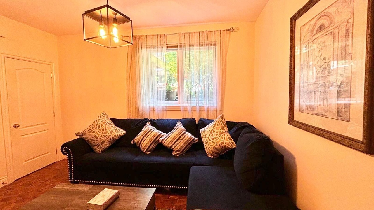 Photo of Livingroom in Thornhill
