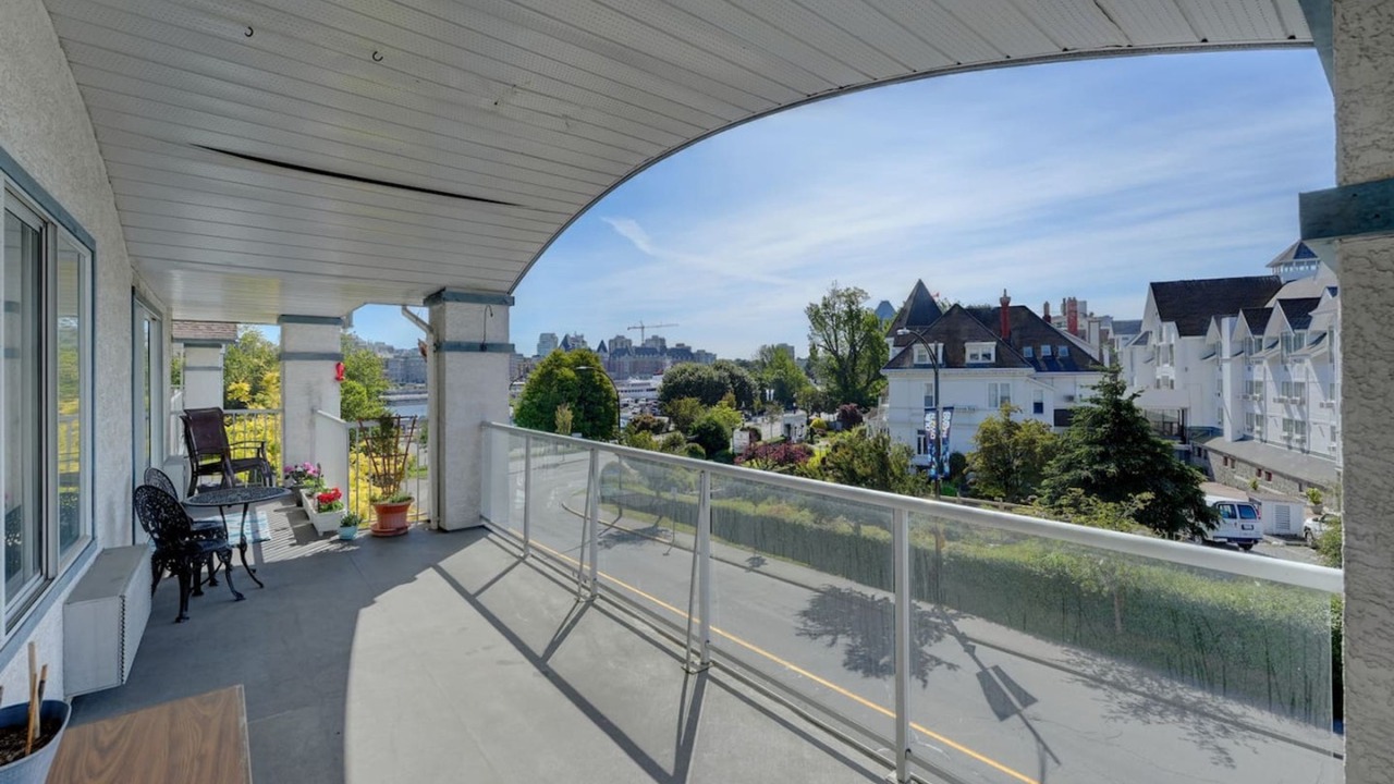 Photo of Patio Balcony in Inner Harbour