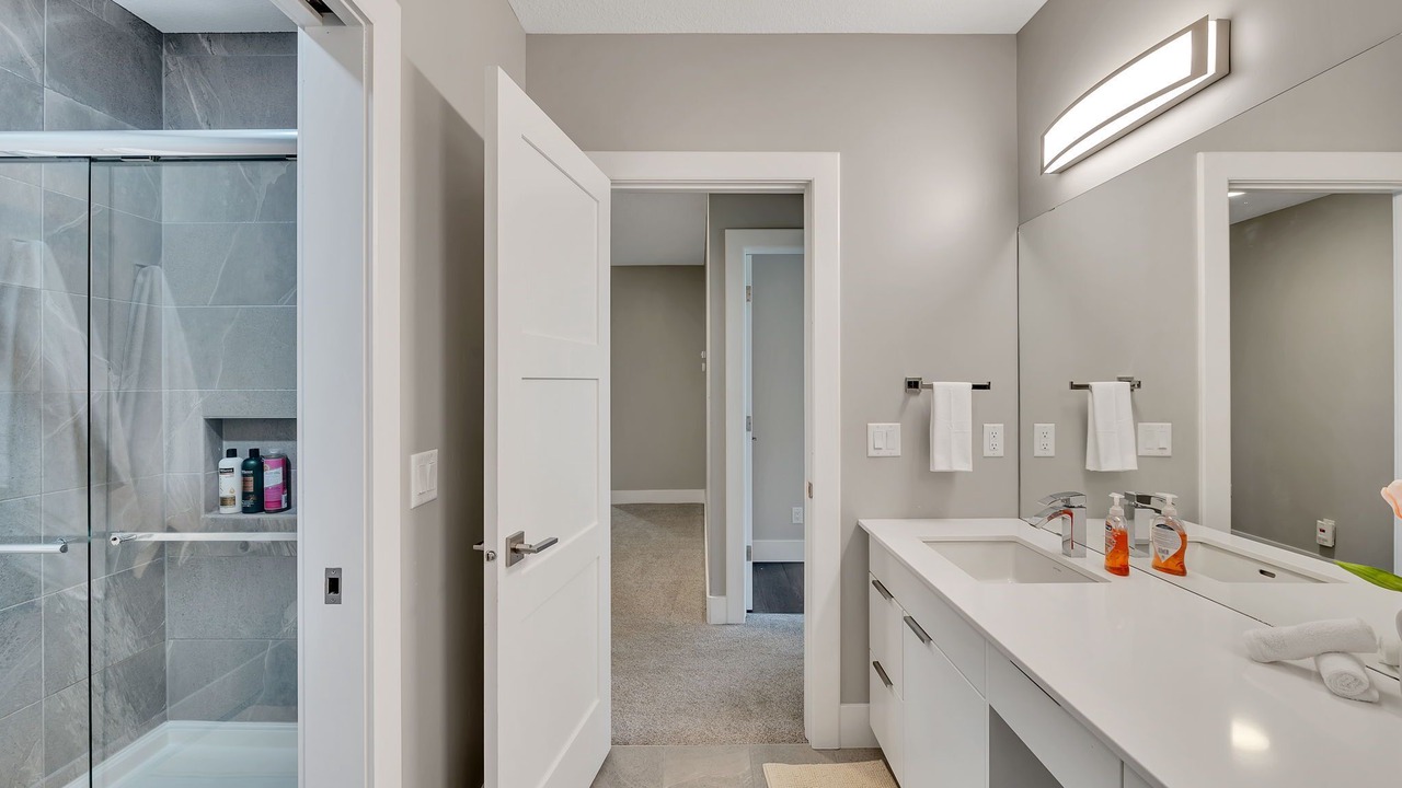 Photo of Bathroom in Division No. 11