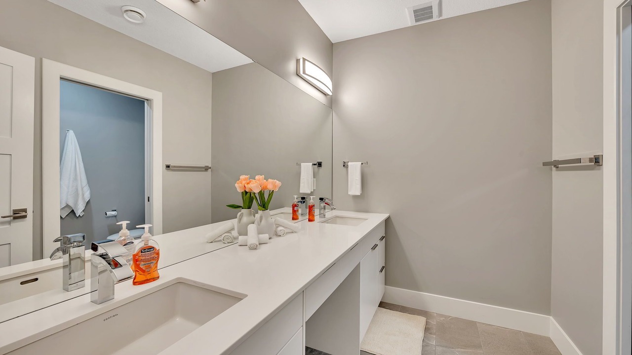 Photo of Bathroom in Division No. 11