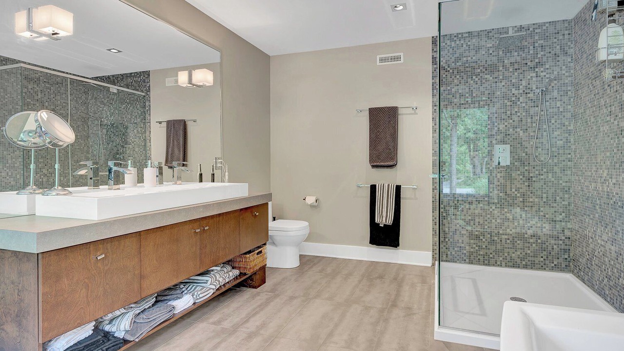 Photo of Bathroom in Prevost