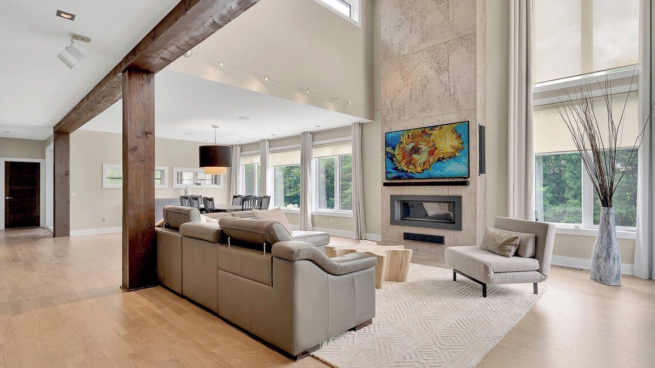 Photo of Livingroom in Prevost
