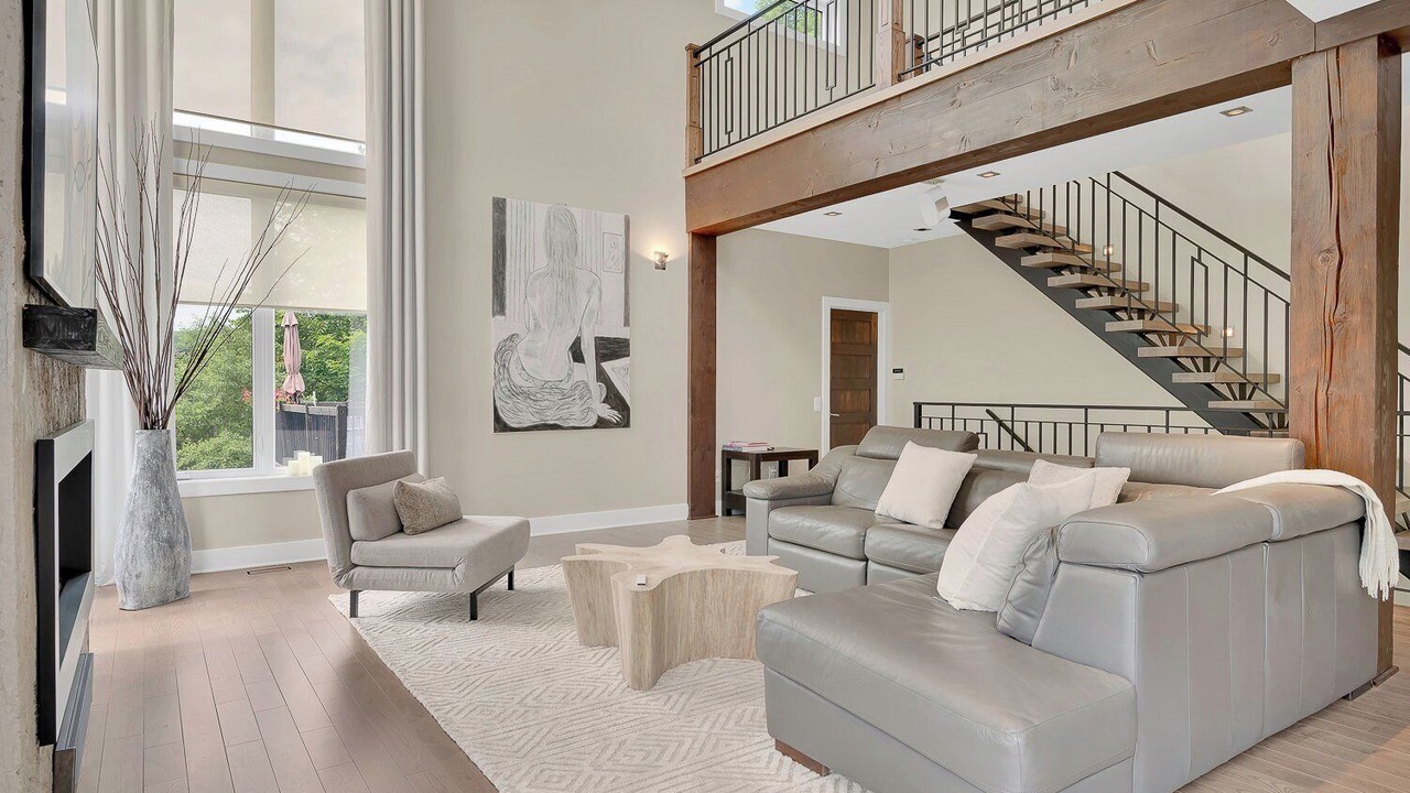 Photo of Livingroom in Prevost