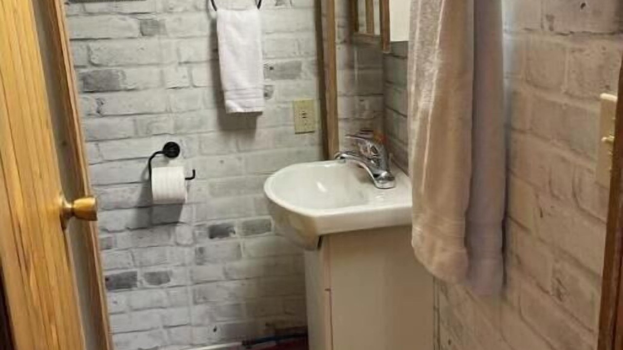 Photo of Bathroom in Division No. 11