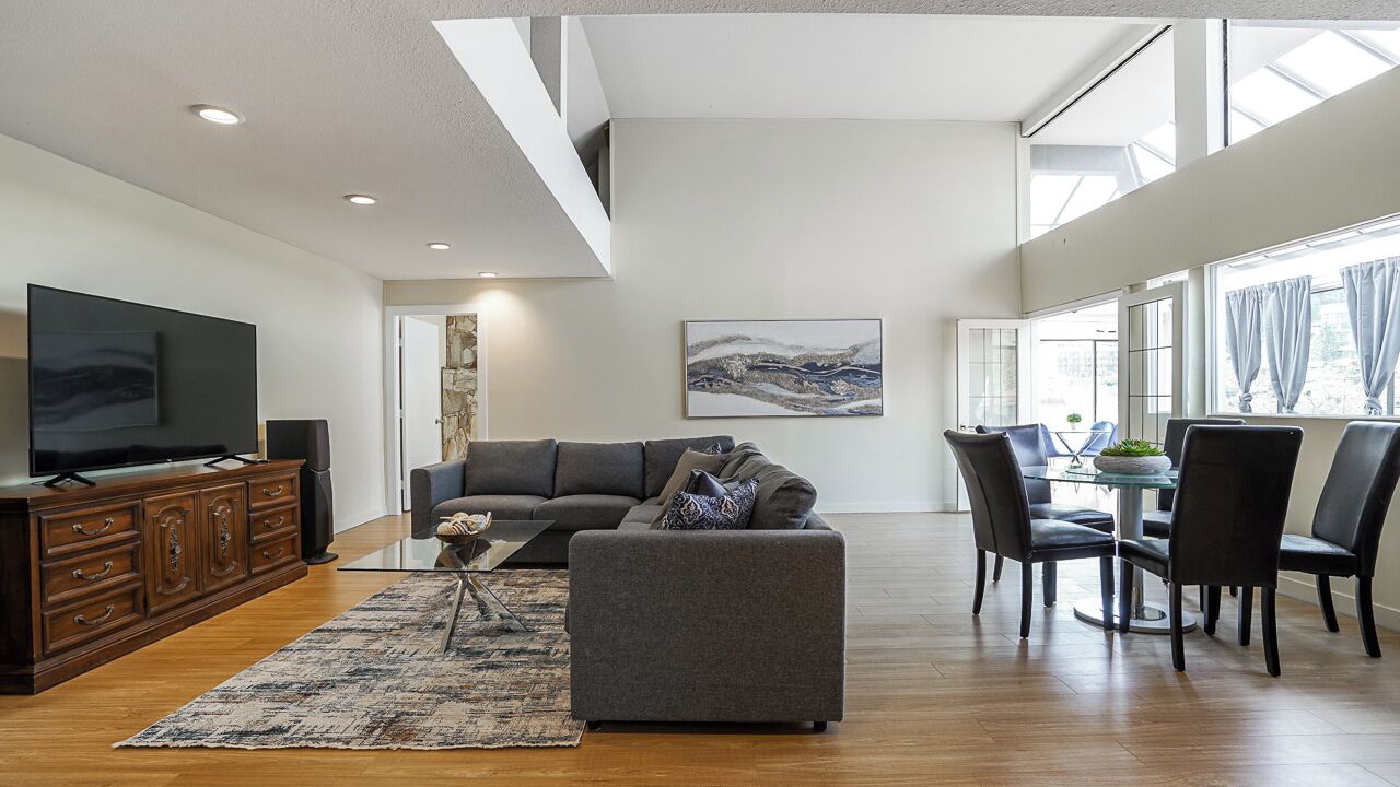 Photo of Livingroom in Horseshoe Bay