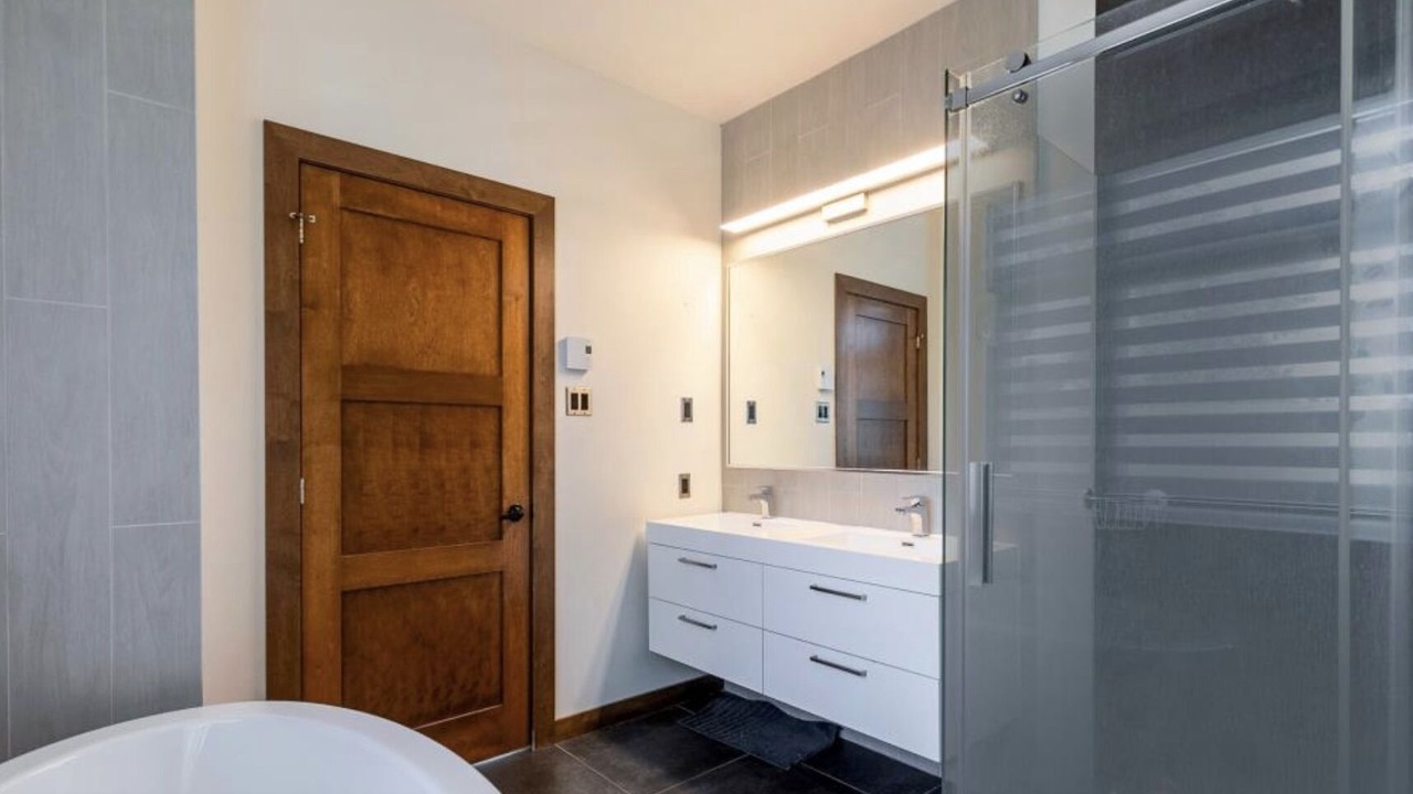 Photo of Bathroom in LaSalle