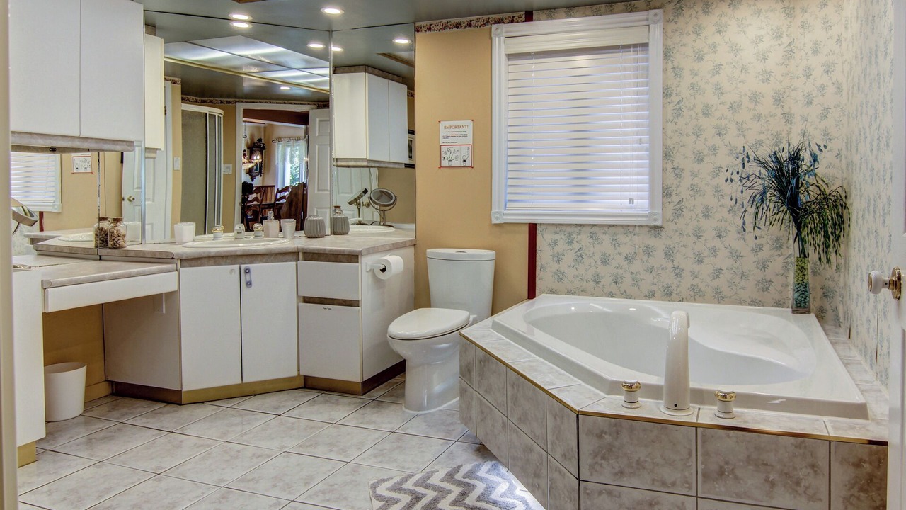 Photo of Bathroom in Lac-Saint-Jean-Est Regional County Municipality