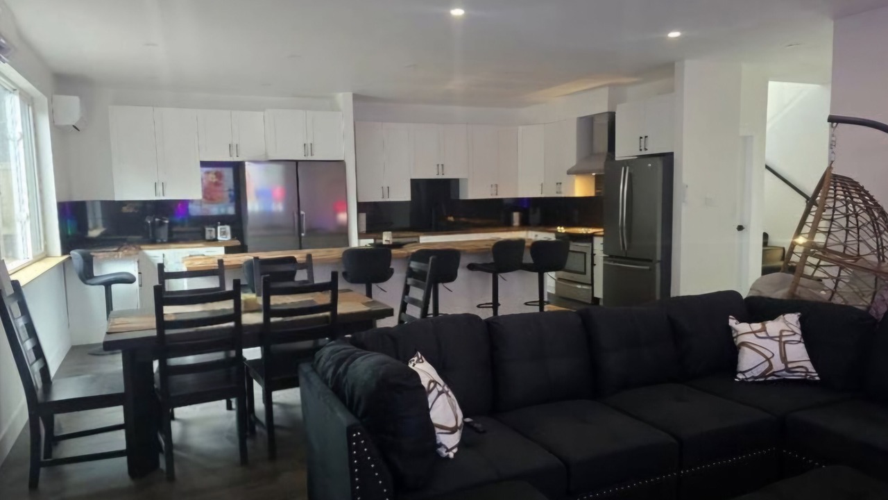 Photo of Livingroom in North Cowichan