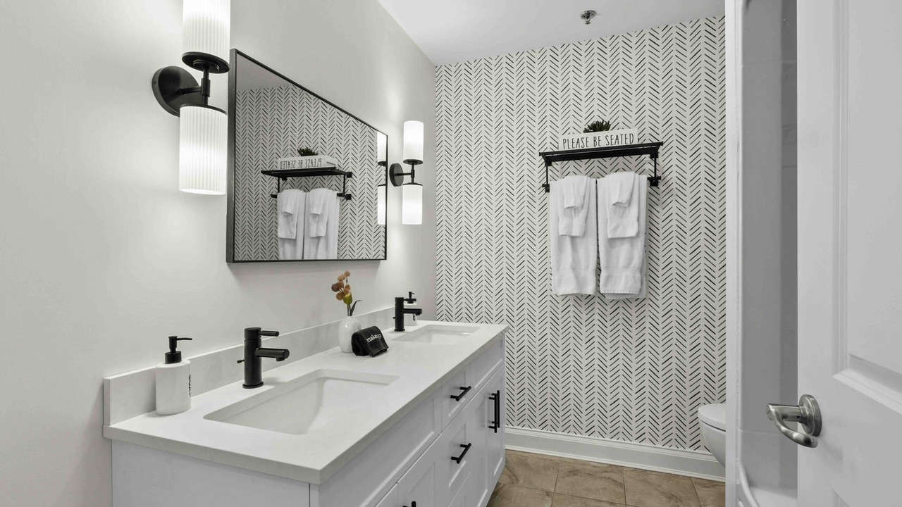 Photo of Bathroom in Queens Square