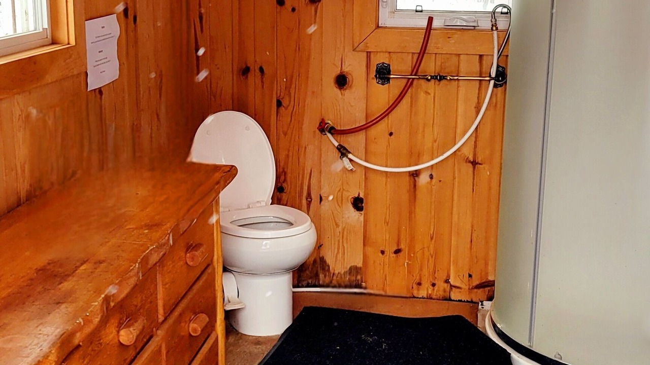 Photo of Bathroom in Alleyn-et-Cawood