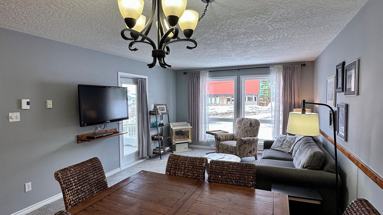 Photo of Livingroom in Courtenay