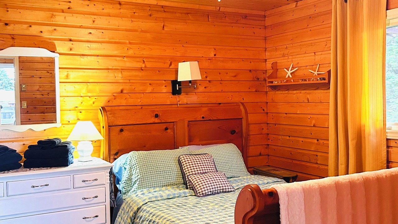 Photo of Bedroom in Canoe Cove