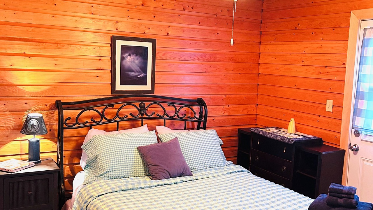 Photo of Bedroom in Canoe Cove