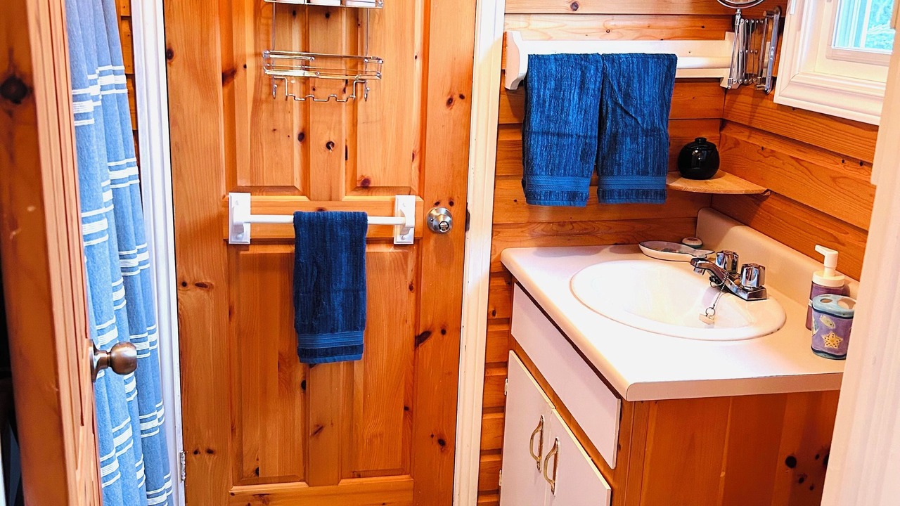 Photo of Bathroom in Canoe Cove