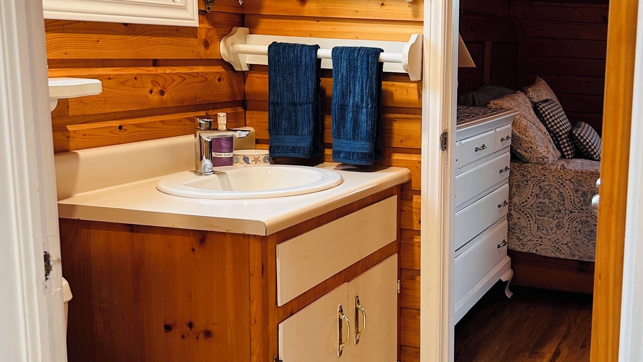 Photo of Bathroom in Canoe Cove