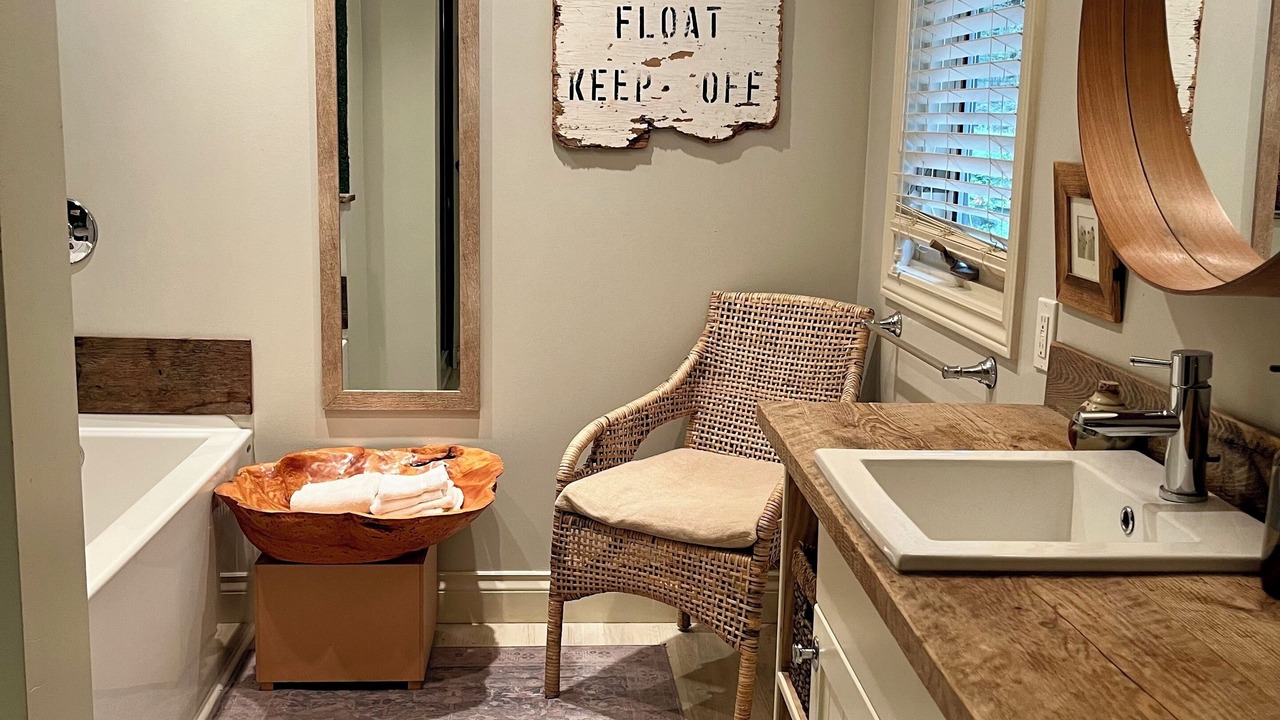 Photo of Bathroom in Courtenay