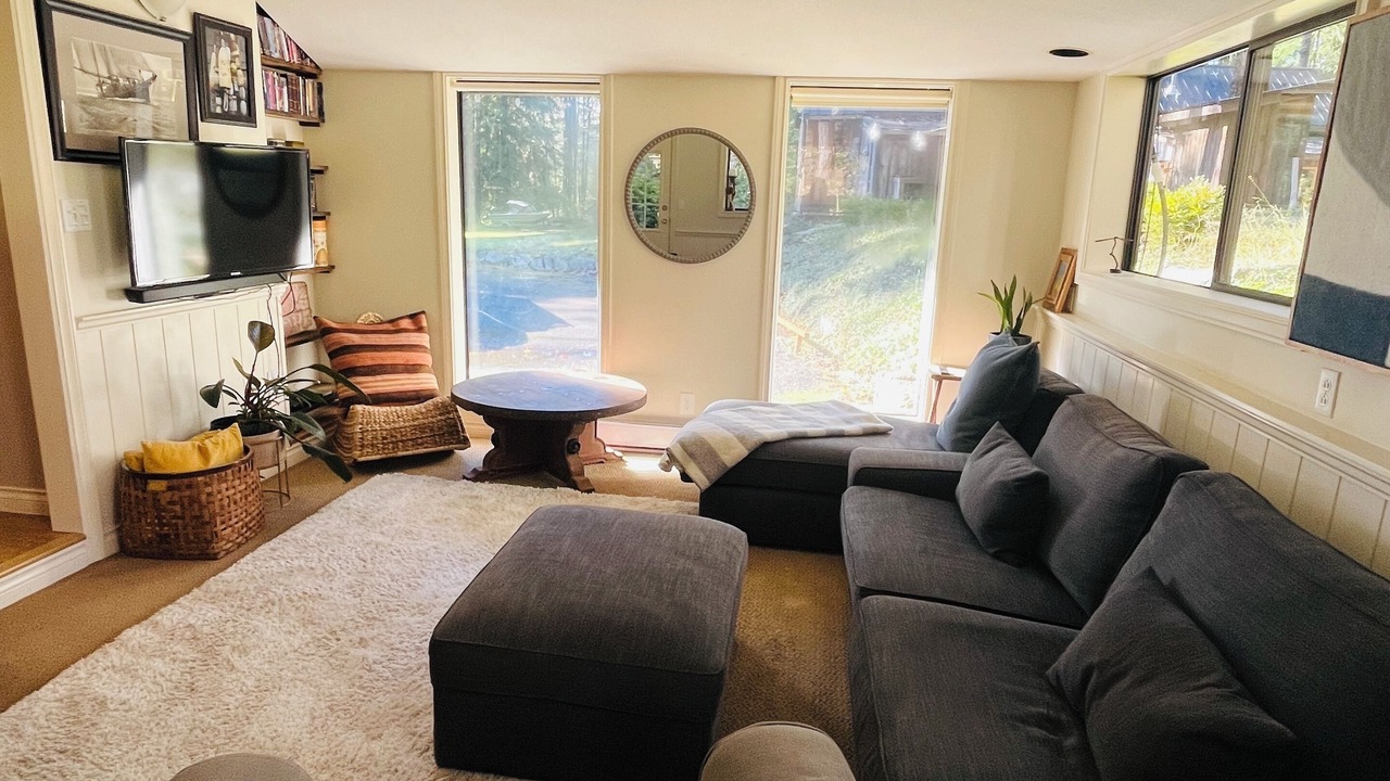 Photo of Livingroom in Courtenay
