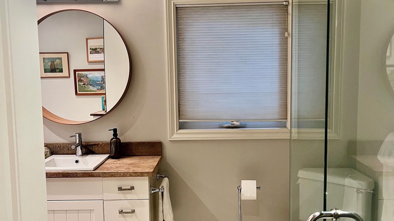 Photo of Bathroom in Courtenay