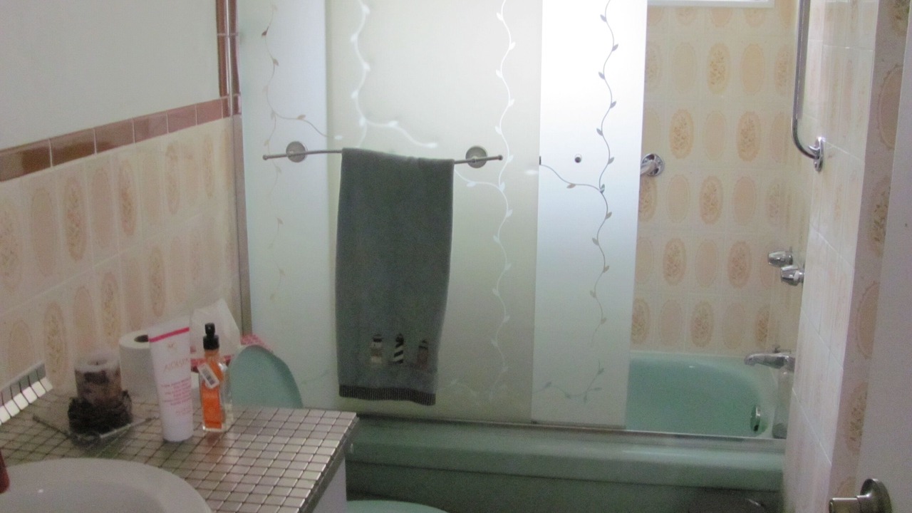 Photo of Bathroom in Saint-Paul-d'Abbotsford